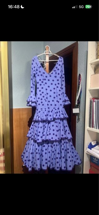 Traje de flamenca morado con lunares