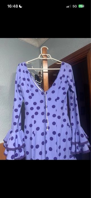 Traje de flamenca morado con lunares