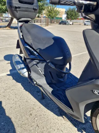 Kymco Agility Negra Scooter