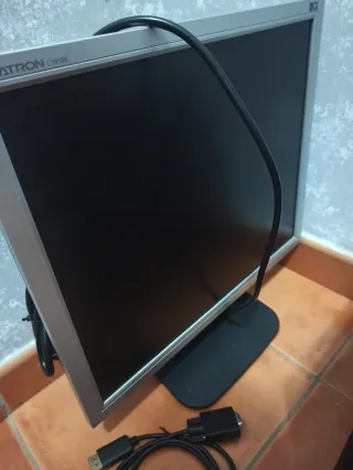 HP EliteDesk 800 G3 SFF + Pantalla LG