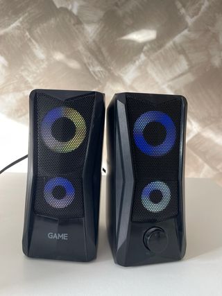 Altavoces GAME negros con luces LED