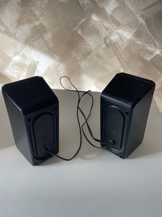 Altavoces GAME negros con luces LED