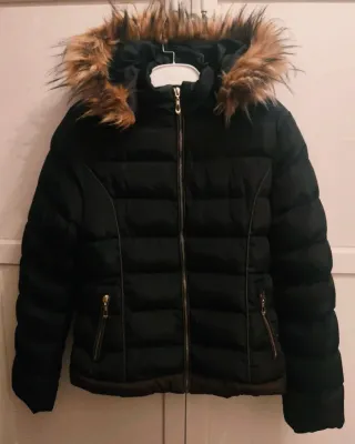 Chaqueta Scarlet Jones Negra con Capucha