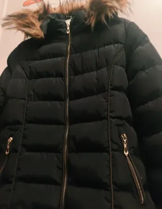 Chaqueta Scarlet Jones Negra con Capucha