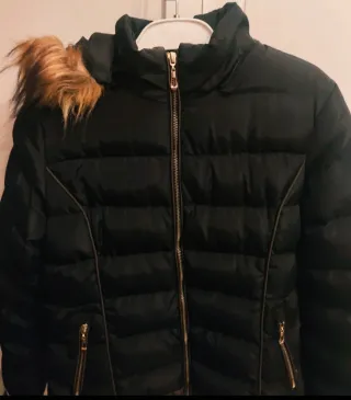 Chaqueta Scarlet Jones Negra con Capucha