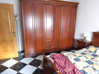 Armario de matrimonio de madera