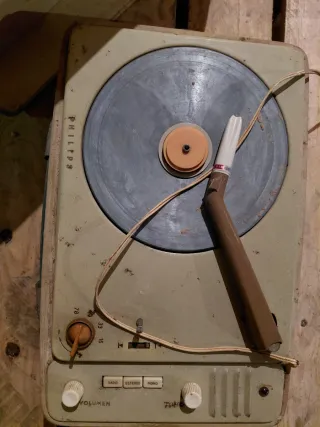 Giradischi portatile vintage beige e grigio Philips