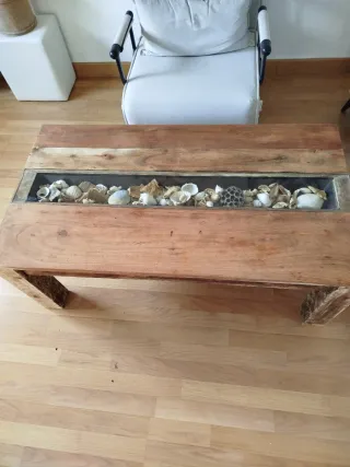 Mesa de centro madera con cristal y conchas