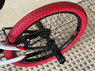 Bicicleta BMX Monty Blanca y Roja