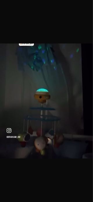 Móvil cuna giratorio con sonido y grabador