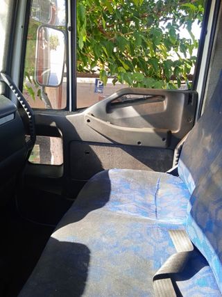 Camión Iveco 2 ejes