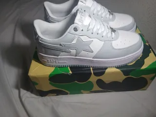 Zapatillas BAPE grises y blancas