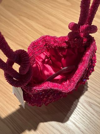 Bolso mini con abalorios de Zara