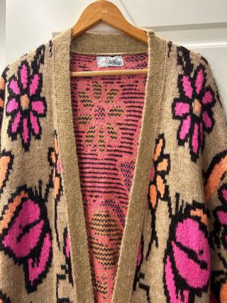 Chaqueta larga de punto con flores