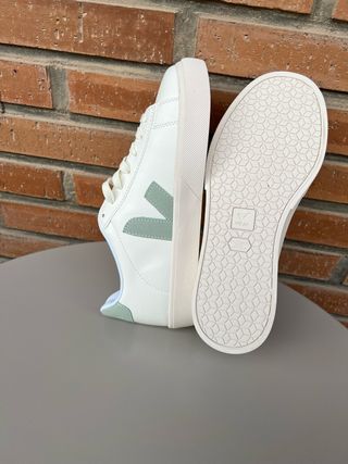 Zapatillas Veja Blancas y Verdes