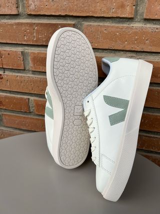 Zapatillas Veja Blancas y Verdes