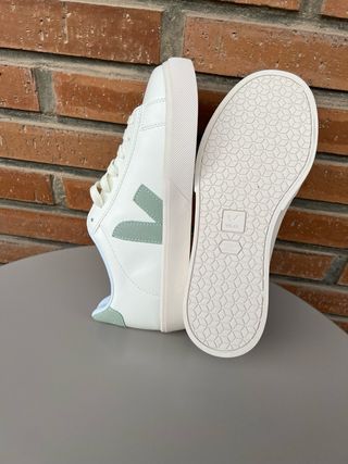 Zapatillas Veja Blancas y Verdes