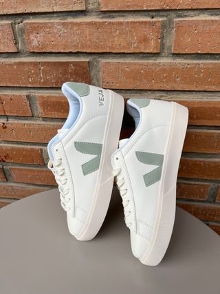Zapatillas Veja Blancas y Verdes