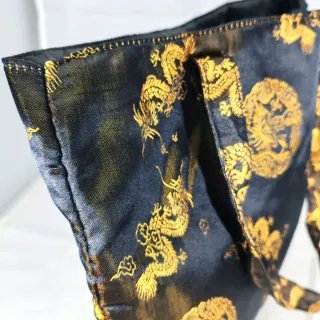 Borsetta orientale nera con draghi dorati