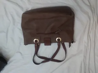 Bolso marrón de piel sintética