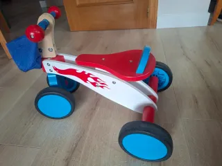 Triciclo de madera para niños