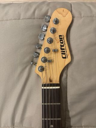 Chitarra Elettrica Nera Clifton