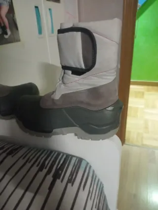 Botas de nieve beige y verde oliva