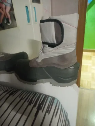 Botas de nieve beige y verde oliva