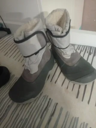 Botas de nieve beige y verde oliva