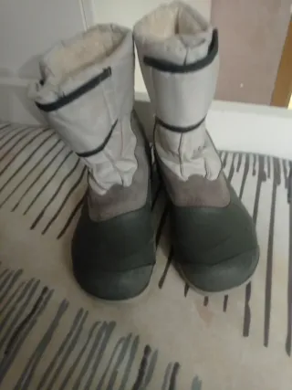 Botas de nieve beige y verde oliva