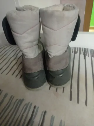 Botas de nieve beige y verde oliva