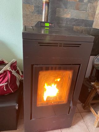 Estufa Pellets Bronpi Dama Hydro 16 kW