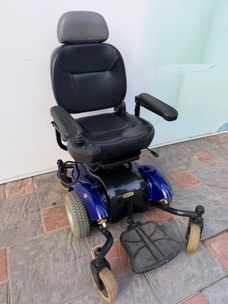 Silla de ruedas eléctrica azul