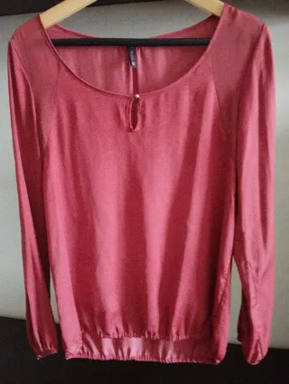 Blusa roja manga larga