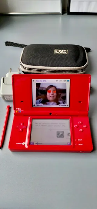 Nintendo Dsi de color rojo la consola Ds