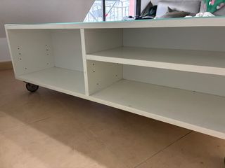 Mueble TV blanco con cristal