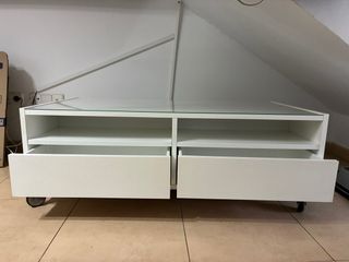 Mueble TV blanco con cristal