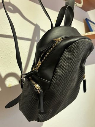 Mochila Parfois imitación cuero y tela