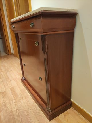 Armario zapatero de madera y mármol