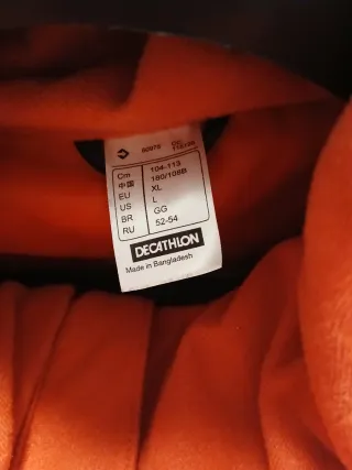 Chaqueta Decathlon Negra y Roja Hombre