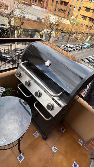 Barbacoa a gas semi-nueva