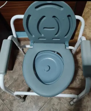 Silla WC Mobiclinic con Reposabrazos