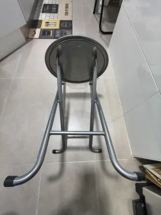 2 Banquetas Plegables Diseño Periódico.