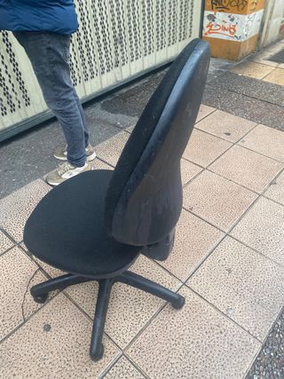 Silla de oficina negra.No negociable .