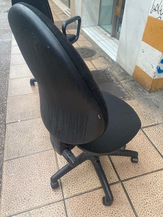 Silla de oficina negra.No negociable .