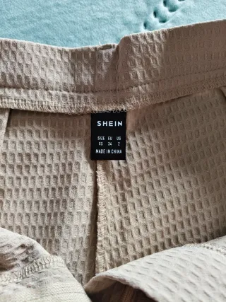 Pantalón corto beige mujer