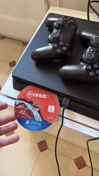 PlayStation 4 (PS4) Slim 1 TB con 1 mando + FIFA20