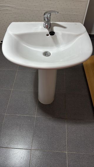 Lavabo de cerámica blanco con pedestal