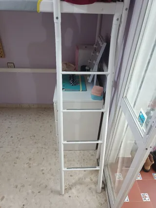 Cama alta con escritorio Ikea Vitval