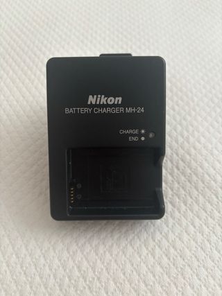 Cámara Nikon D3200 Roja 24.2 MP + Manual regalo